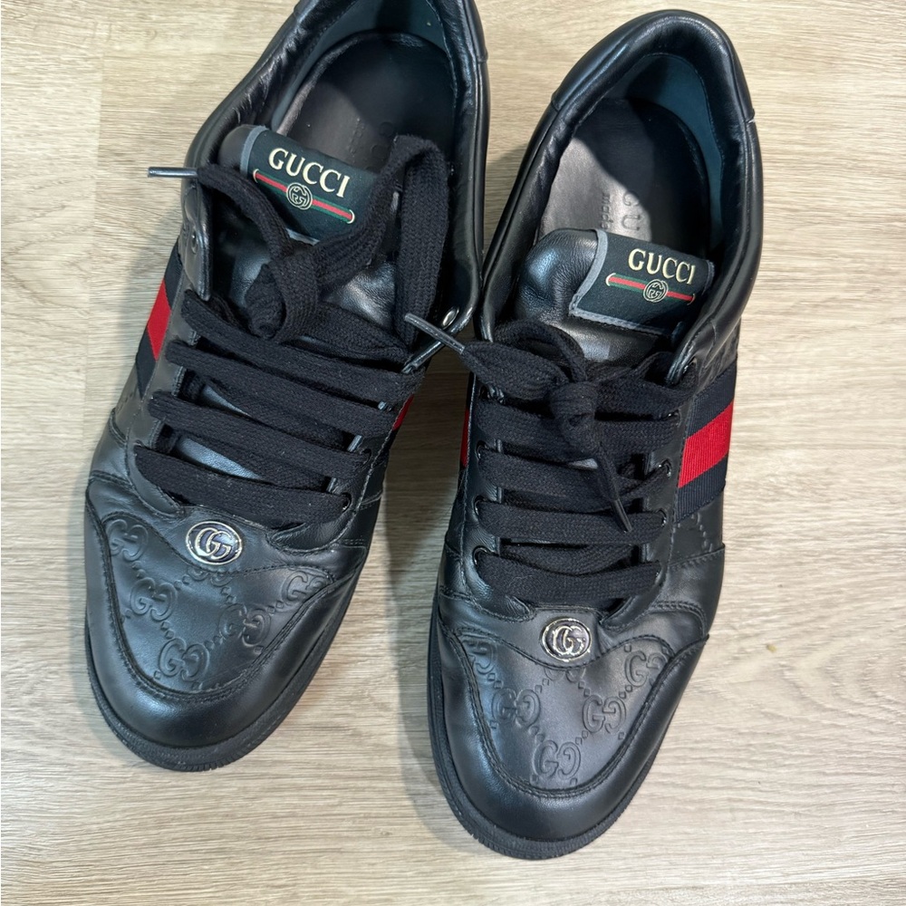 Gucci Men's Black and Red Embossed Sneakers